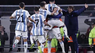 500万彩票网-梅西的球技到底有多变态？慢镜头都看不清他的动作|莱昂内尔·梅西|马拉多纳|俄罗斯世界杯|世界杯|贝利_新浪体育_新浪新闻