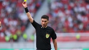 麦麦提江执法申花5胜2平5负，执法泰山3胜2平6负并有3张直红