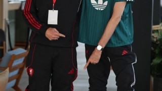 500万彩票网-渣叔也有1米9！克洛普与2米01的高佬克劳奇合照，只矮半个头