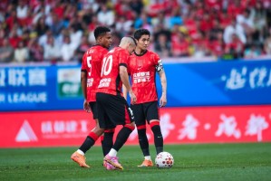 500万彩票网-中超-席尔瓦传射建功韦世豪进球 成都蓉城战胜浙江